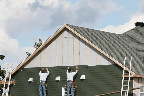 Professional Vinyl Siding technician working in Washington Crossing, PA